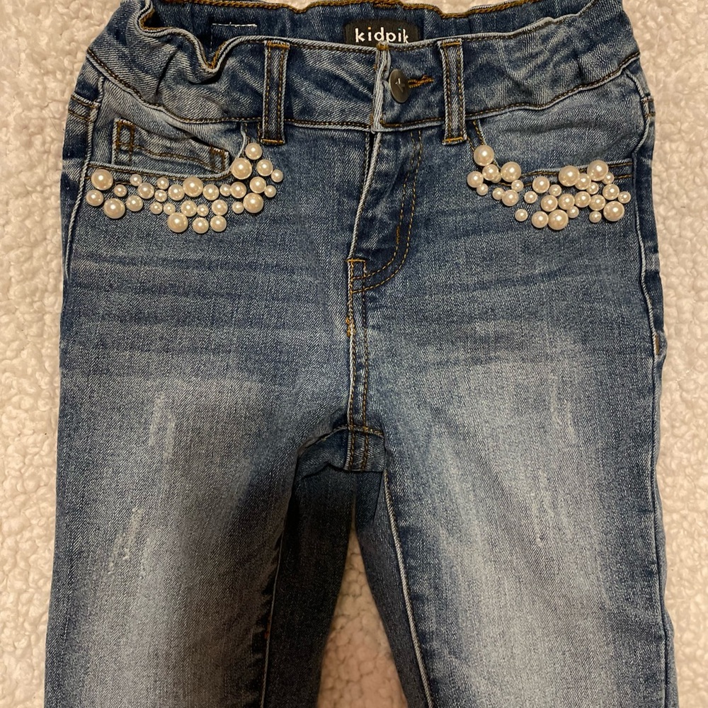 Girls blue jeans with pearl pockets